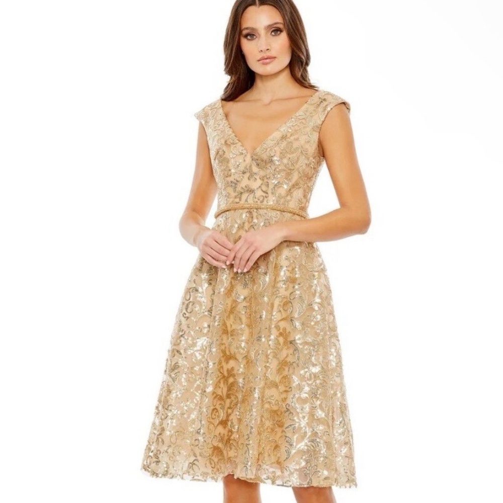 Size 6 NWT Mac Duggal 68012 Gold Sequined V Neck Cap Sleeve Dress